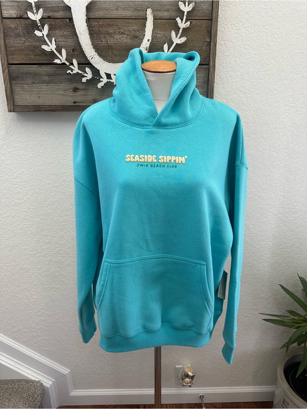 Swig Beach club Seaside Sippin’ blue fleece hoodie sweatshirt size M NWT